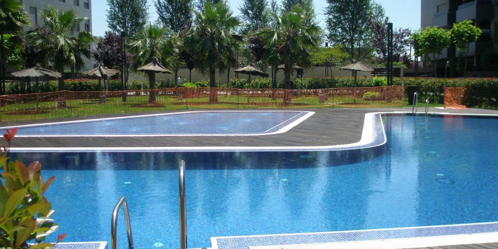 RESIDENCIAL CON PISCINA EN TABLERO