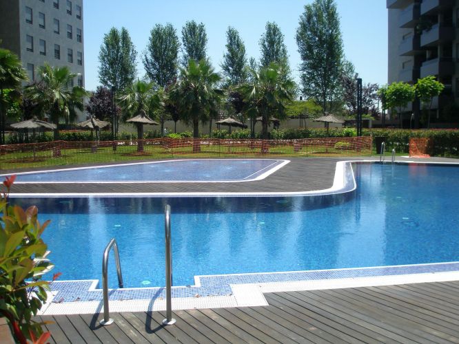 RESIDENCIAL CON PISCINA EN TABLERO