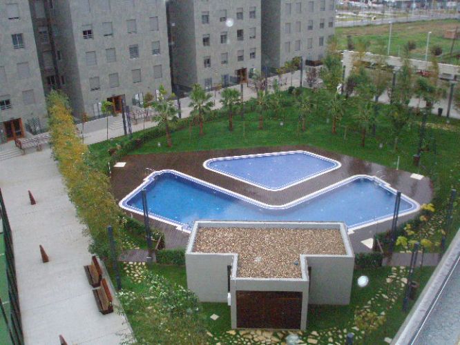 RESIDENCIAL CON PISCINA EN TABLERO