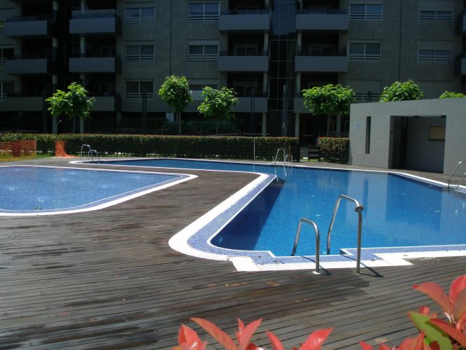 RESIDENCIAL CON PISCINA EN TABLERO