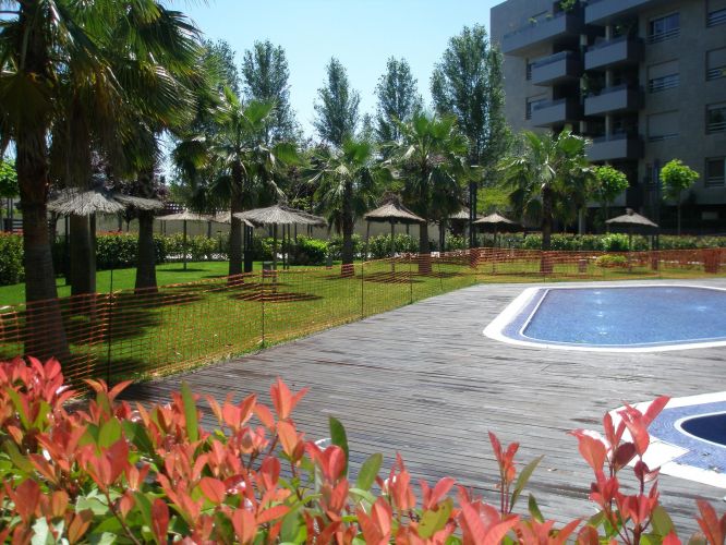 RESIDENCIAL CON PISCINA EN TABLERO