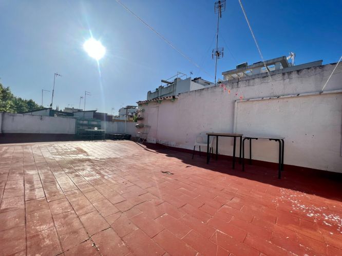 ENCANTADORA CASA ADOSADA EN EL NARANJO