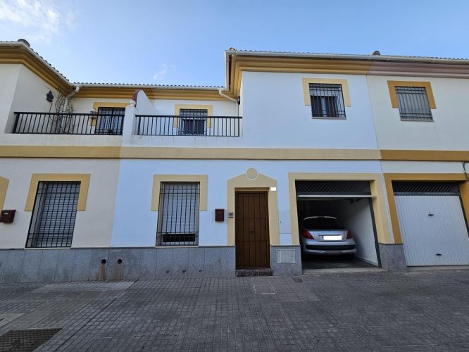 FABULOSA CASA VPO EN ZONA ARROYO DEL MORO