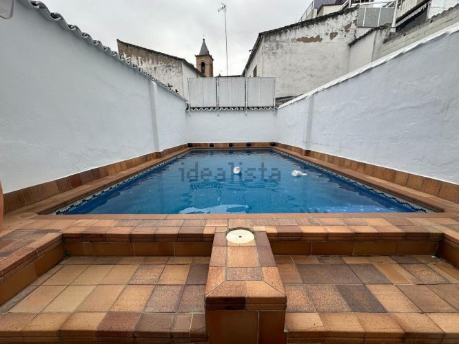 MAGNÍFICA CASA CON PISCINA EN PLENO CENTRO DE VILLA DEL RÍO