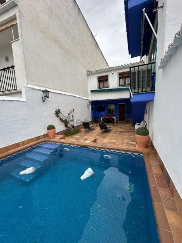 MAGNÍFICA CASA CON PISCINA EN PLENO CENTRO DE VILLA DEL RÍO