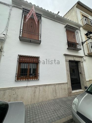 MAGNÍFICA CASA CON PISCINA EN PLENO CENTRO DE VILLA DEL RÍO