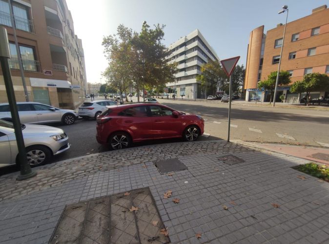 GARAJE EN CORDOBA ZONA HUERTA LA REINA 