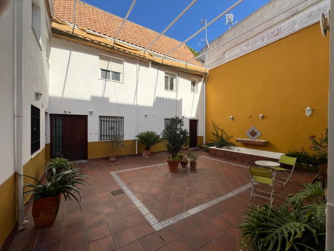 CASA ADOSADA JUNTO LA PLAZA MAGDALENA 